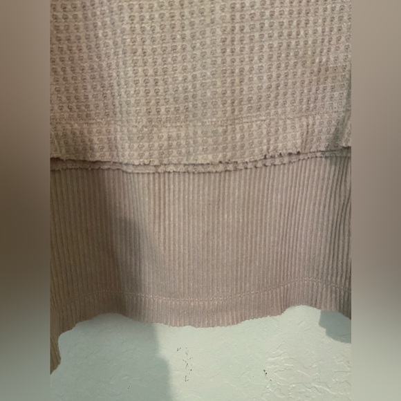 Final Price Drop 🔥 Free People NorthShoreThermal  Top , Side Splits Thumbholes - Picture 10 of 15